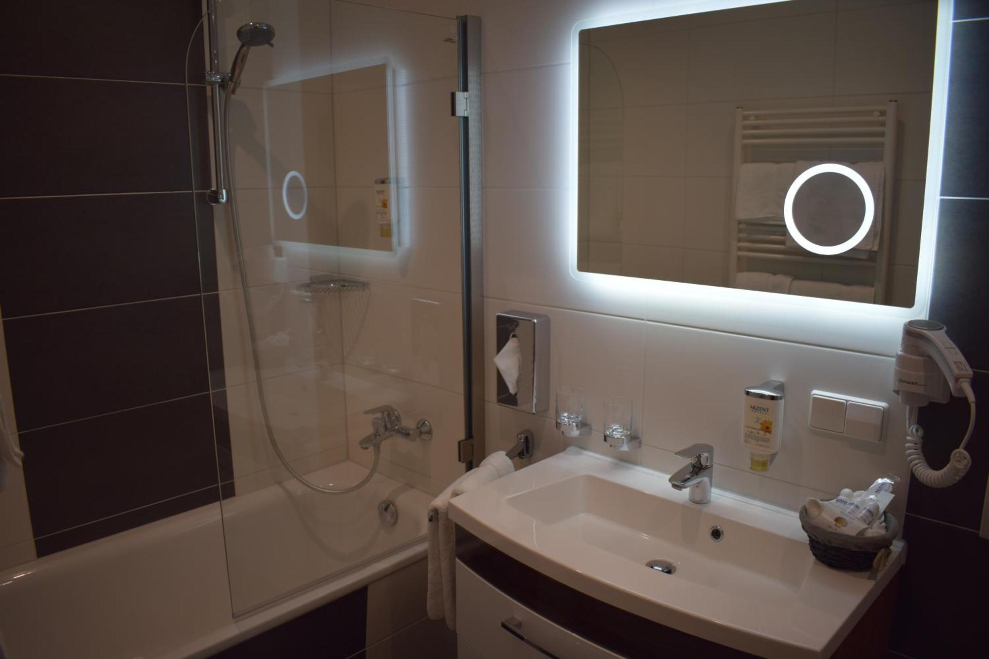 Akzent Hotel Goldner Hirsch Kamenz Kültér fotó