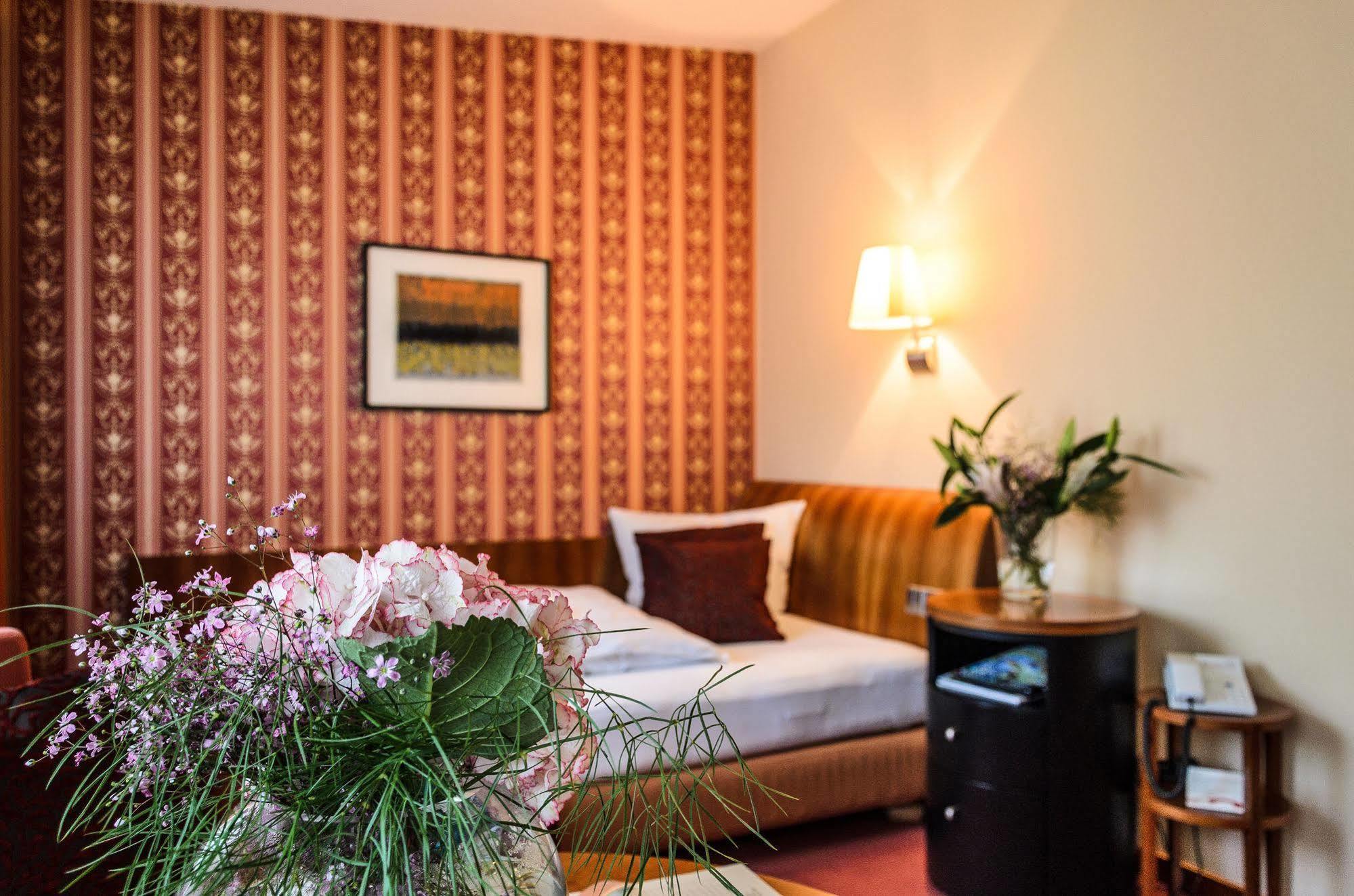 Akzent Hotel Goldner Hirsch Kamenz Kültér fotó