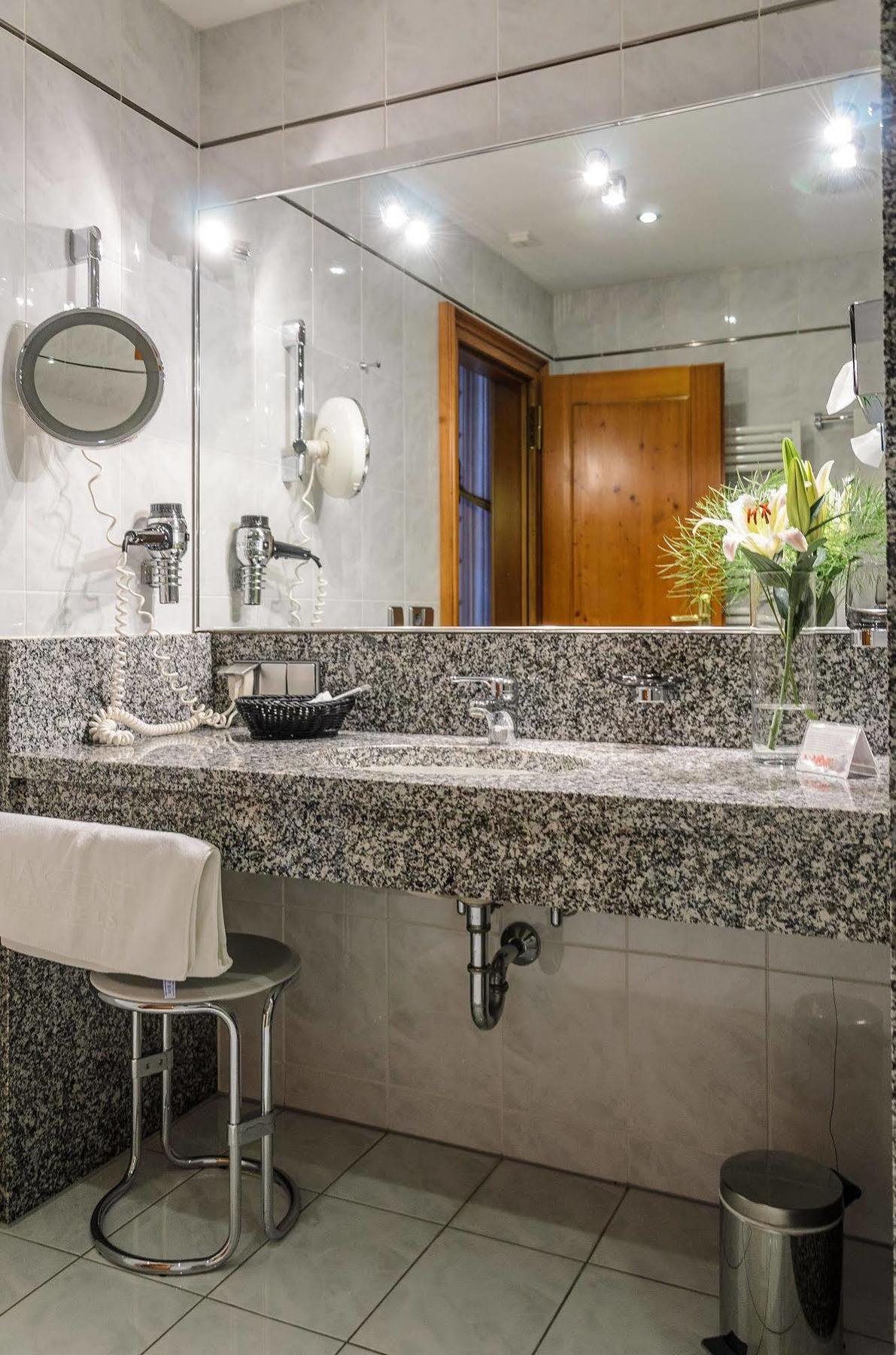 Akzent Hotel Goldner Hirsch Kamenz Kültér fotó