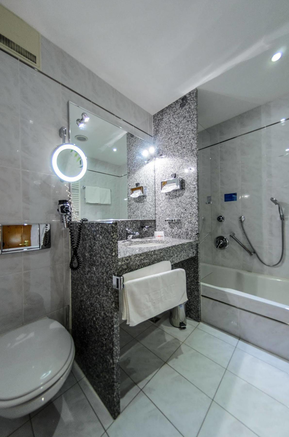 Akzent Hotel Goldner Hirsch Kamenz Kültér fotó