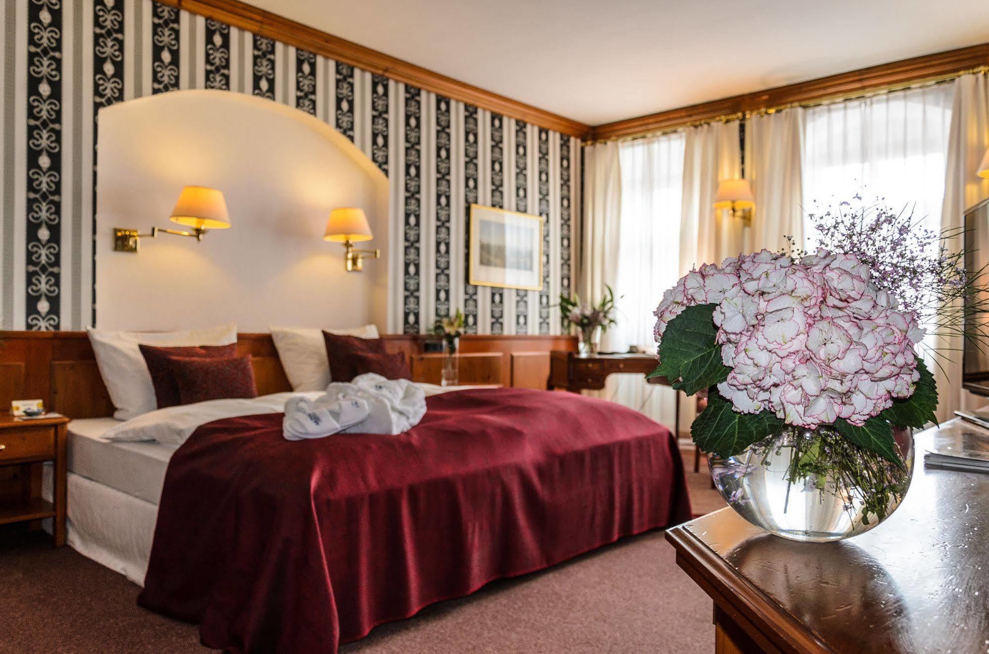 Akzent Hotel Goldner Hirsch Kamenz Kültér fotó